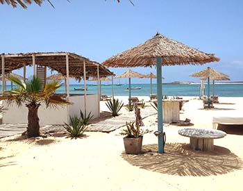 €€ - Beach bar con ristorante e servizi per la spiaggia