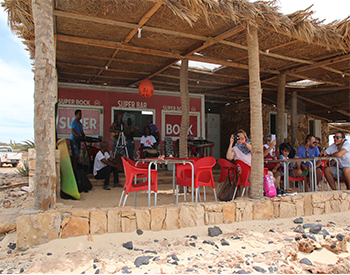 €€ - especializado em cozinha cabo-verdiana e coquetéis artesanais.