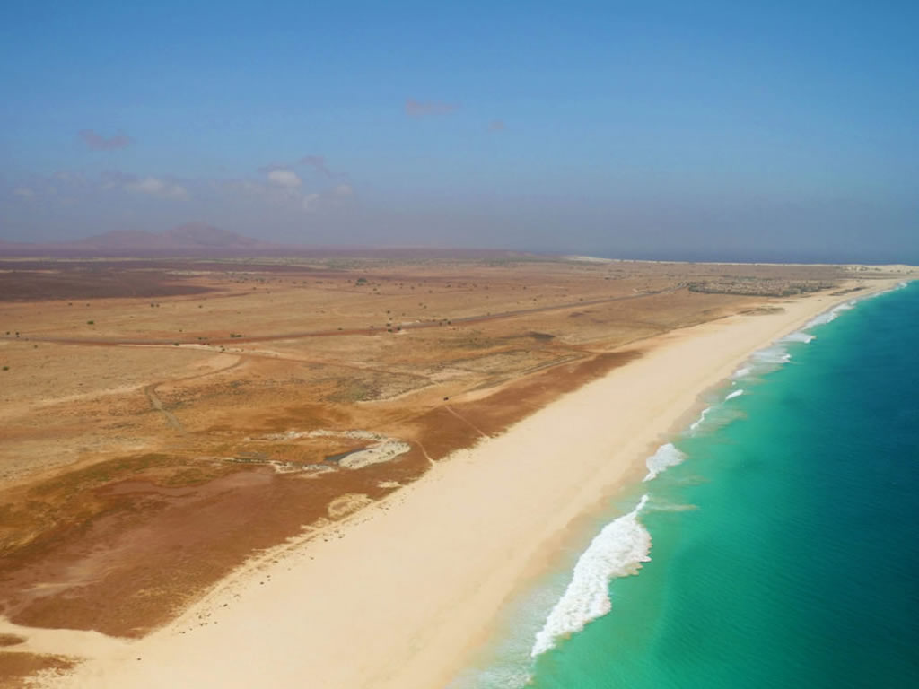 Quilômetros e quilômetros de areia. Mesmo ao lado da praia de Santa Mônica.